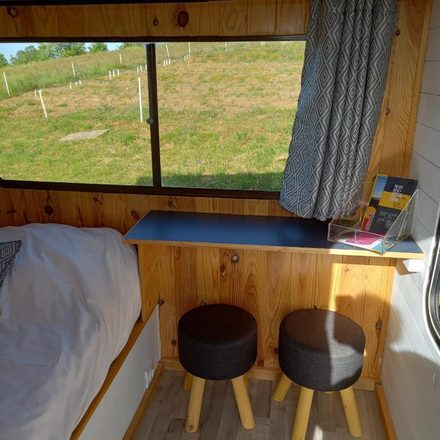 Camping Car Vintage Saint-Barthelemy-le-Plain Exteriör bild
