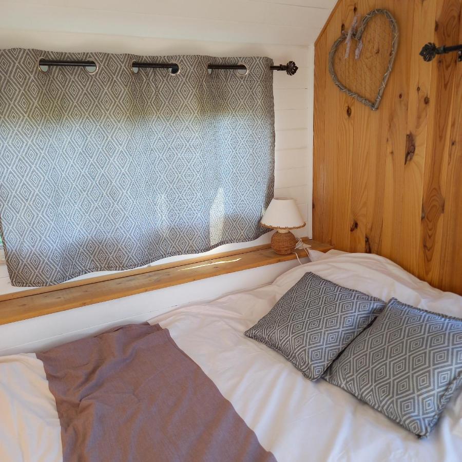 Camping Car Vintage Saint-Barthelemy-le-Plain Exteriör bild