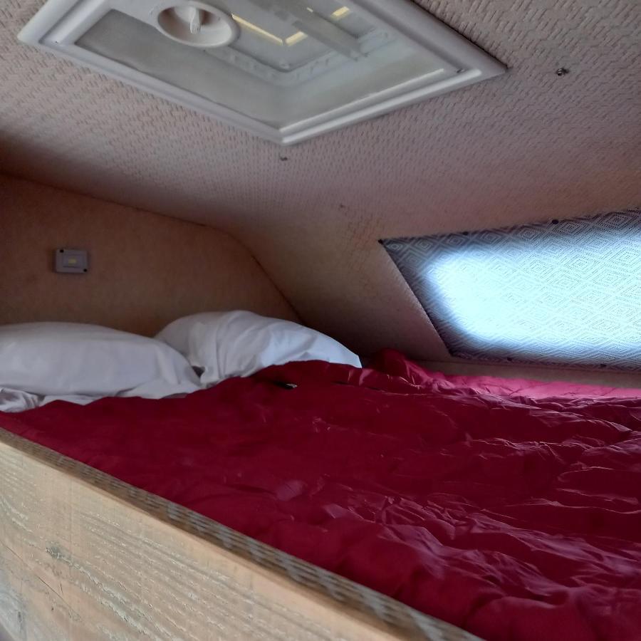 Camping Car Vintage Saint-Barthelemy-le-Plain Exteriör bild
