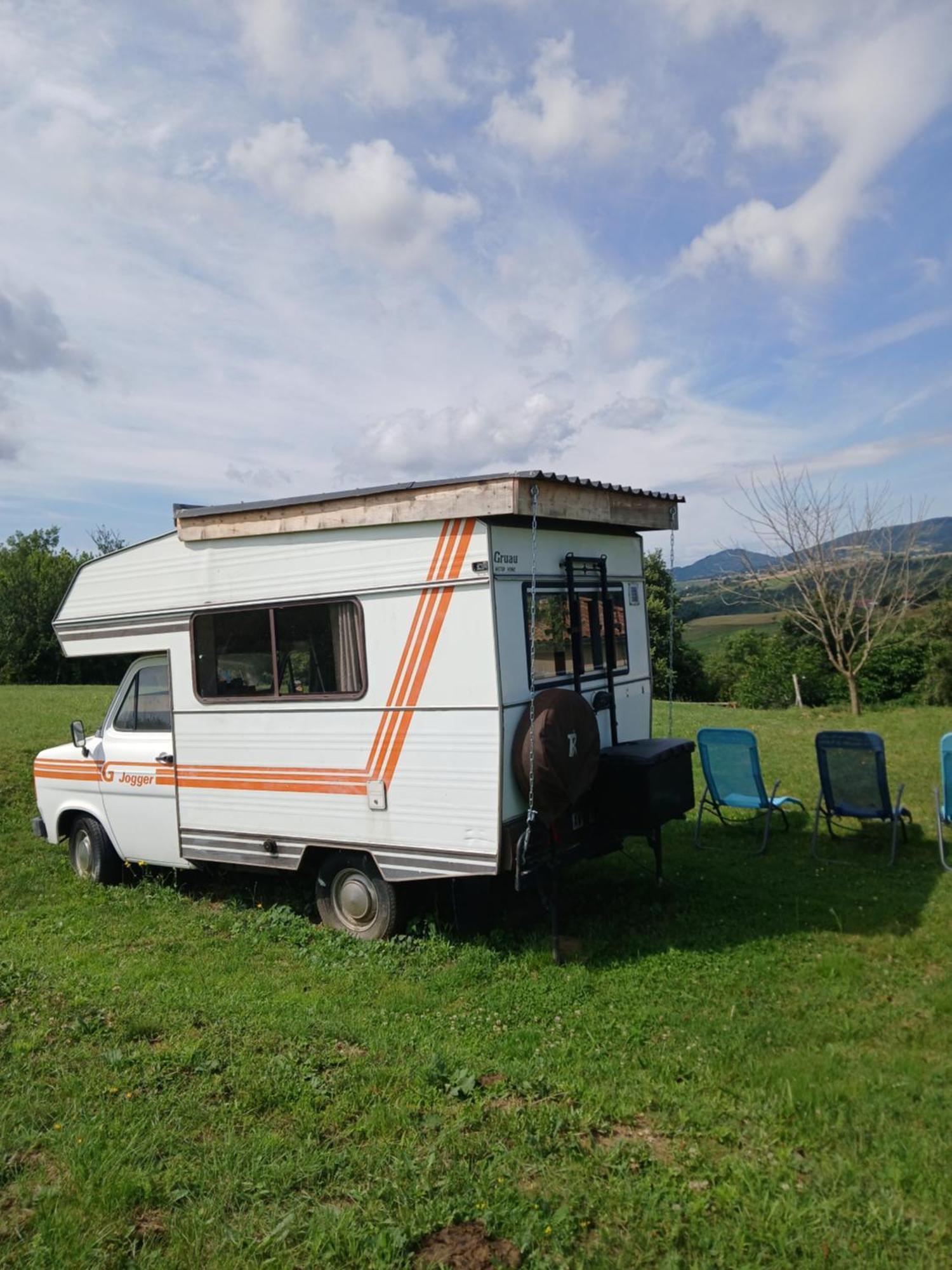 Camping Car Vintage Saint-Barthelemy-le-Plain Exteriör bild